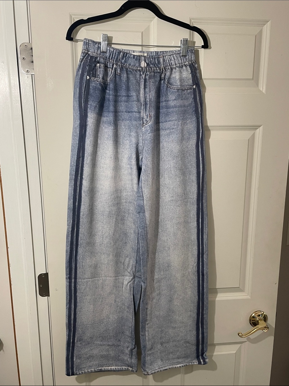 Wide Leg Washed Blue Jeans with Side Stripe(13)